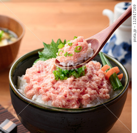 ねぎとろ丼 まぐろのたたき丼　 112917169