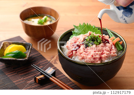 ねぎとろ丼 まぐろのたたき丼　 112917179