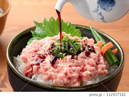 ねぎとろ丼 まぐろのたたき丼  ねぎとろ丼 まぐろのたたき丼  112917182