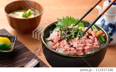 ねぎとろ丼 まぐろのたたき丼 ねぎとろ丼 まぐろのたたき丼 112917186