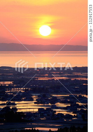 舟見城址からの水田と夕日 112917553