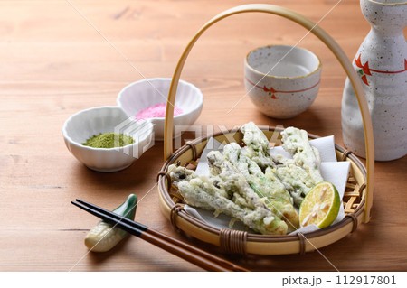 山菜の王様 タラの芽の天ぷら 112917801