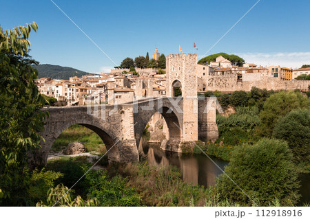 Besalu- Gerona. Besalu- Gerona. 112918916