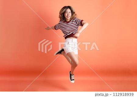 20s Asian woman 112918939