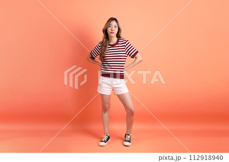 20s Asian woman 20s Asian woman 112918940