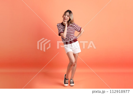 20s Asian woman 112918977