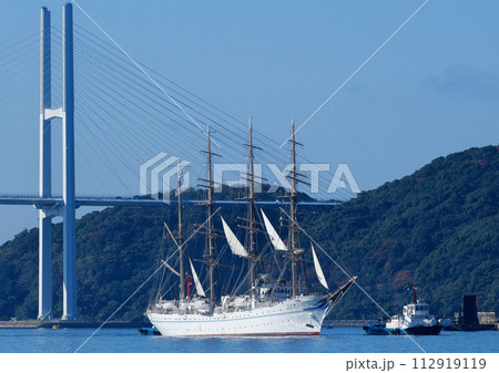 長崎港に入港する海王丸 長崎港に入港する海王丸 112919119
