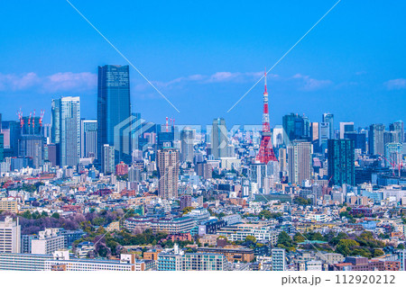 日本の東京都市景観 東京シティビュー。麻布台ヒルズや東京タワーなどを望む 日本の東京都市景観 東京シティビュー。麻布台ヒルズや東京タワーなどを望む 112920212