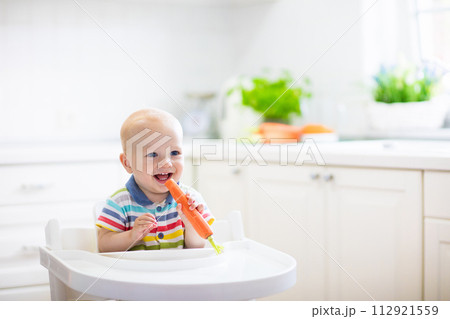 Little baby eating carrot 112921559