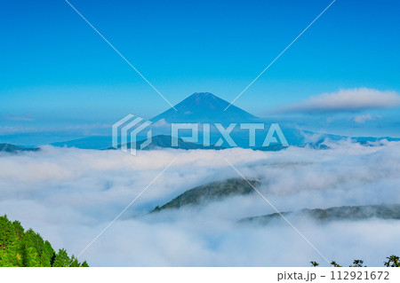（神奈川県）大雲海の箱根大観山から望む富士山 112921672