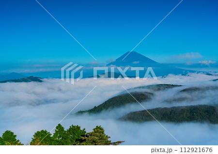 （神奈川県）大雲海の箱根大観山から望む富士山 112921676