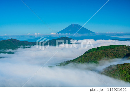 (神奈川県)大雲海の箱根大観山から望む富士山 (神奈川県)大雲海の箱根大観山から望む富士山 112921692