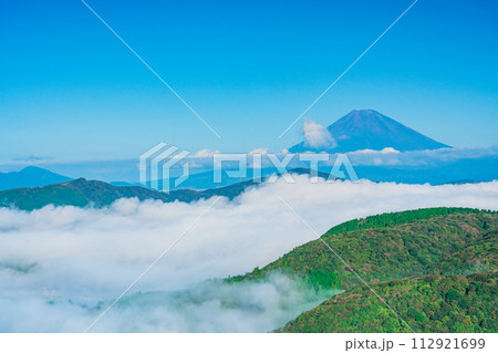 （神奈川県）大雲海の箱根大観山から望む富士山 112921699