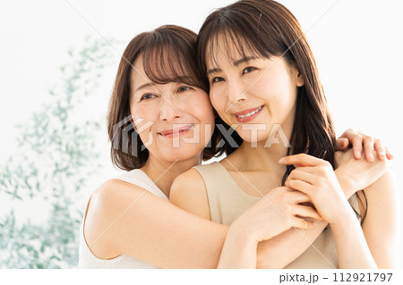 母と娘のビューティーイメージ 112921797
