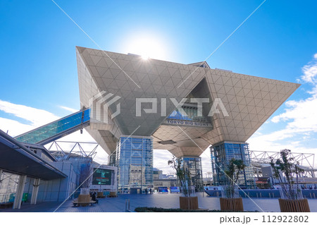 晴れ渡った東京ビッグサイト会議棟(東京都江東区) 晴れ渡った東京ビッグサイト会議棟(東京都江東区) 112922802