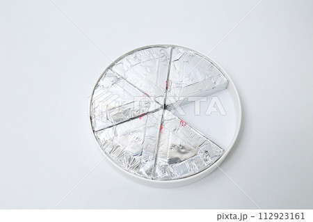 チーズ、乳製品、アルミ、食べ物、個包装、牛乳、生もの、生物 チーズ、乳製品、アルミ、食べ物、個包装、牛乳、生もの、生物 112923161