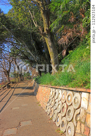 愛知県瀬戸市、窯垣の小径の風景 112923184