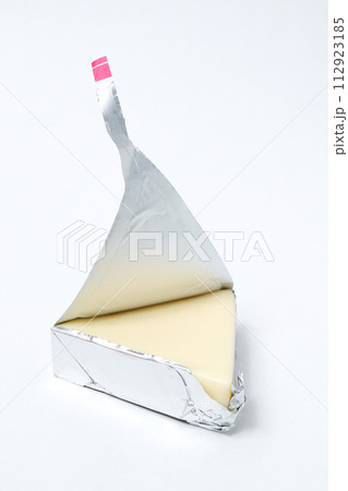 チーズ、乳製品、アルミ、食べ物、個包装、牛乳、生もの、生物 チーズ、乳製品、アルミ、食べ物、個包装、牛乳、生もの、生物 112923185