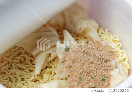 ラーメン、即席めん、インスタントラーメン、インスタント食品、容器、プラスチック、麺、麺類、ヌードル ラーメン、即席めん、インスタントラーメン、インスタント食品、容器、プラスチック、麺、麺類、ヌードル 112923296