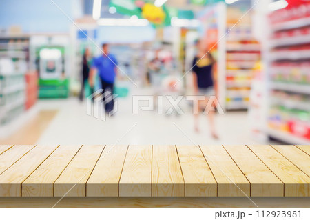 Empty wood table top with supermarket blurred background for product display 112923981