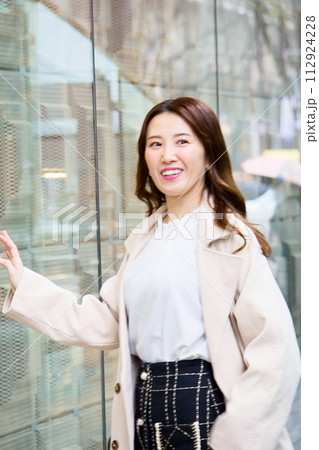 ビジネス 女性 通勤 ビジネス 女性 通勤 112924228