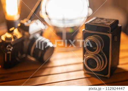 ヴィンテージフィルム レトロ　カメラ3
台セット レトロ】フィルムカメラ【ヴィンテージ】の写真素材 [106598187