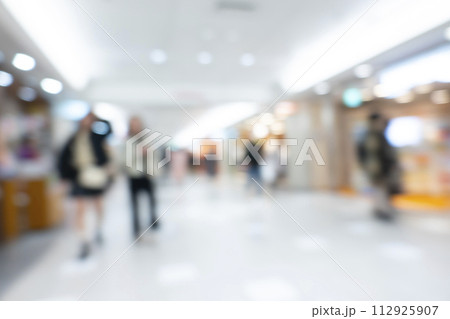 繁華街の背景ぼかし 繁華街の背景ぼかし 112925907