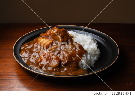 美味しそうな高級カレーライス　俯瞰 112926471
