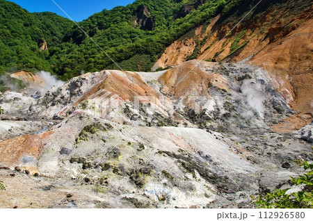 北海道 登別地獄谷の風景 112926580