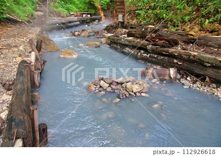 北海道 登別温泉 大湯沼川天然足湯の風景 北海道 登別温泉 大湯沼川天然足湯の風景 112926618