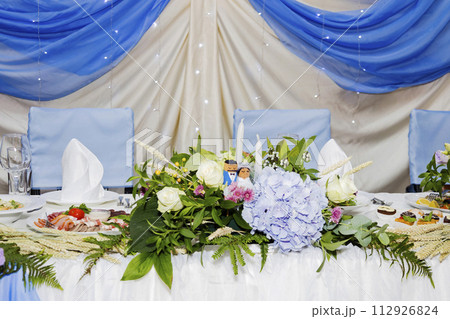 Wedding Table Setting With Floral Arrangement 112926824