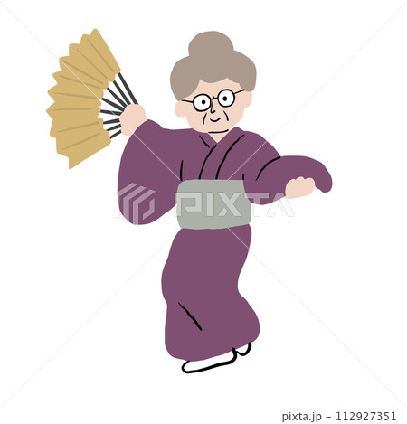 着物を着て扇子を持って日本舞踊をおどるおばあさん1 112927351