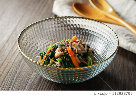 ほうれん草とツナのサラダ 112928793