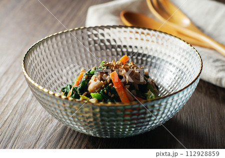 ほうれん草とツナのサラダ 112928859