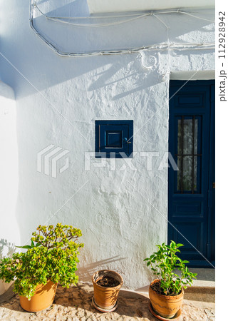 スペイン　白い家の村　フリヒリアナ 112928942