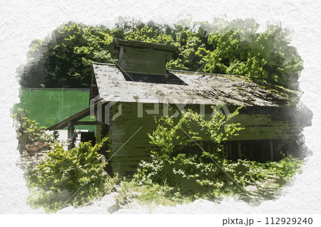 水彩画風　雲南　菅谷たたら山内　送風水車小屋　島根県雲南市 112929240