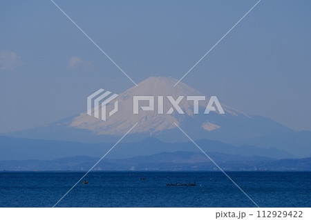 葉山から見た富士山 112929422