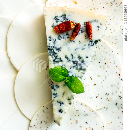 blue cheese 112930668