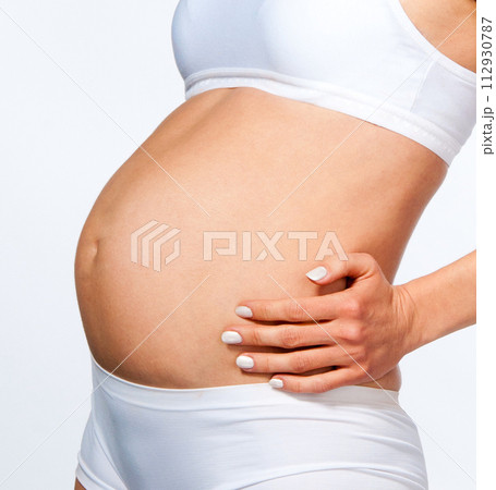pregnant woman 112930787