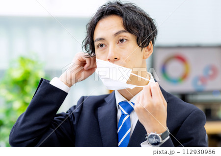 ビジネスマン マスク オフィス ビジネスマン マスク オフィス 112930986