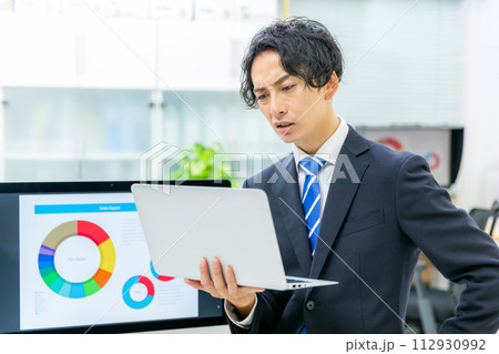 ビジネスマン 仕事イメージ ビジネスマン 仕事イメージ 112930992