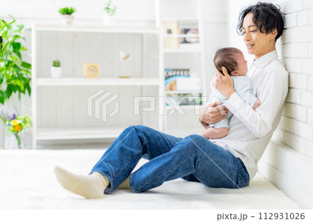 イクメン 男性 赤ちゃん イクメン 男性 赤ちゃん 112931026