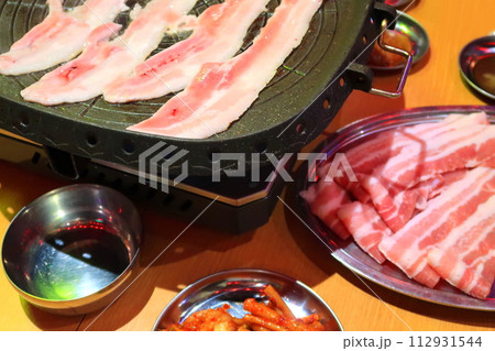 韓国　サムギョプサル 112931544