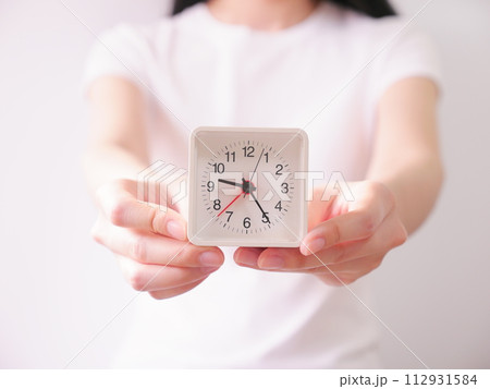 女子 女の子 女性 112931584