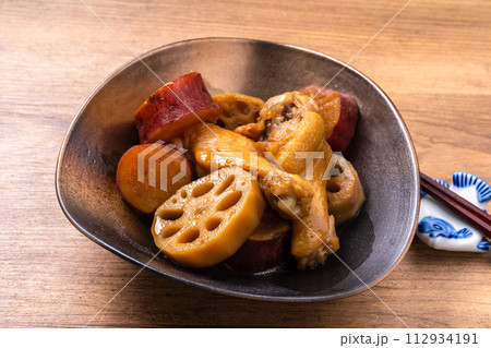 鶏と根菜の甘辛煮 鶏と根菜の甘辛煮 112934191