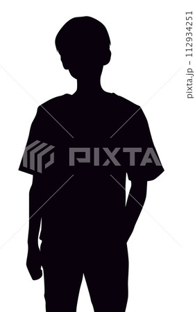 ポケットに手を入れた10代の少年のシルエット ポケットに手を入れた10代の少年のシルエット 112934251