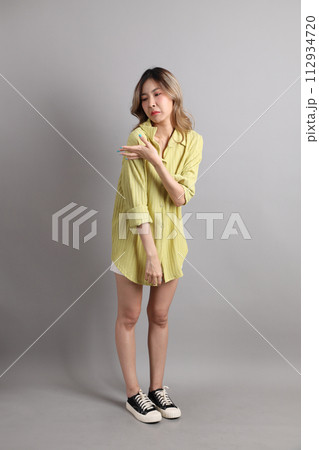 Young Asain Woman 112934720