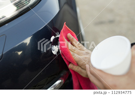 Handcraft manual polishing paste cleaning car with microfiber cloth detailing valet vehicle paint lacquer varnish 112934775