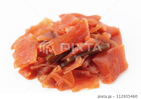 福神漬け　白背景 112935460