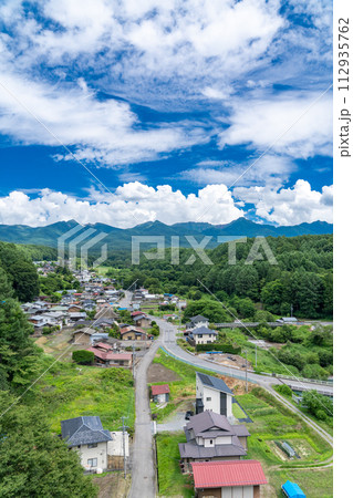 《山梨県》夏の田舎の風景・八ヶ岳の夏空 112935762
